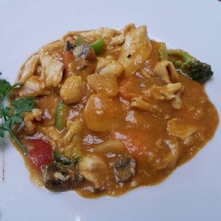 Pollo Con Salsa De Satay A La Plancha