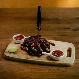 Żebro w Stylu Amerykańskim z dwoma sosami