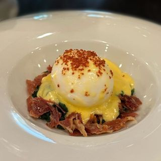 Huevo mollet Bénedictine