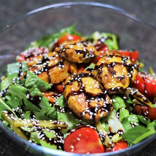 Տաք աղցան հավով (500գր)