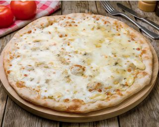 Pizza de cuatro quesos