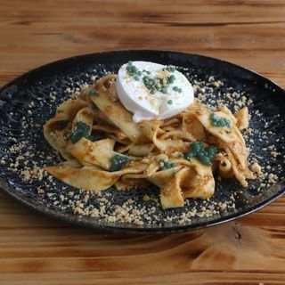 Tagliatelle Con Pesto Verde Y Burrata