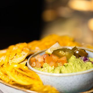 Nachos con Guacamole casero