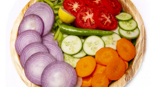 Fresh vegetable salad (vegan)