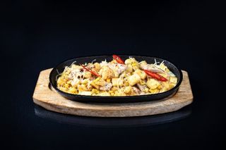 Сковорідка з курячим філе та кукурудзою