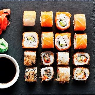 California Łosoś Pieczony 8szt.