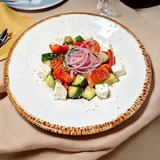 Салат грецький (230г)