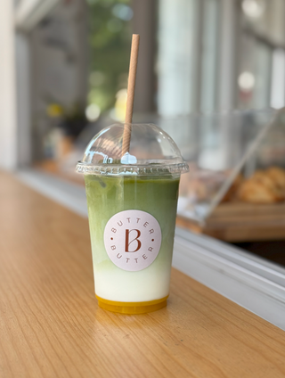 Iced vainilla matcha latte