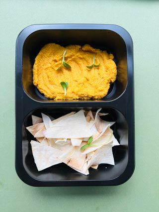 Курячий мус з чіпсами з висівкового лаваша (120/50г)