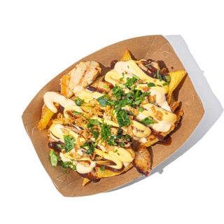 Картопляні діпи з куркою та соусами