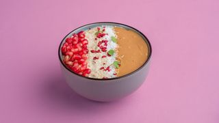 Ovsena kaša sa puterom od kikirikija i kokosom