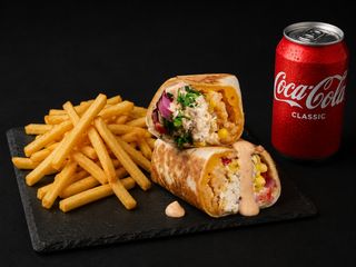 Бурито с Дърпано Пилешко, + картофки и  Coca-Cola  напитка по избор