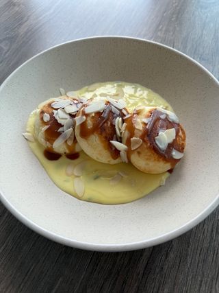 Сирники з крем соусом маракуя