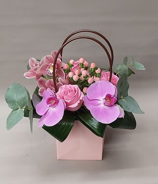 Aranjament floral "Gentuta delicatece"