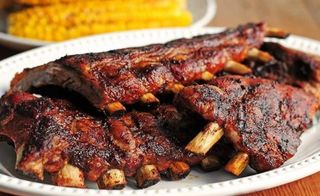 ხბოს ნეკნები აჯიკით