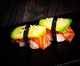 35A. Nigiri De Salmón Y Aguacate (3 Uds.)