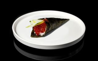 45. Temaki spicy maguro