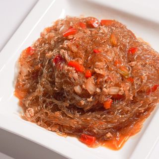 Spaghetti di soia con carne piccante