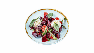 Салат со свеклой и крем сыром