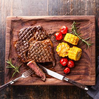 Свинска вратна пържола с гарнитура