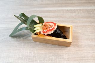 Temaki salmone spicy avocado, sesamo