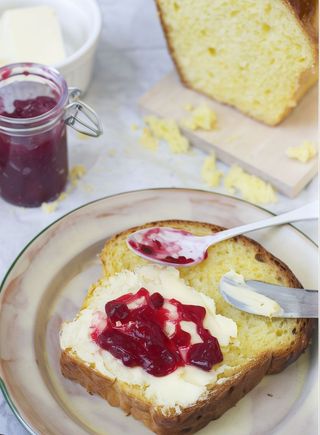 Pan Brioche de Mantequilla y Mermelada
