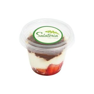 Маскарпоне с ягоди и фереро