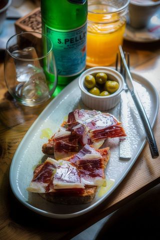 Tostada de pan mallorquín con paleta ibérica
