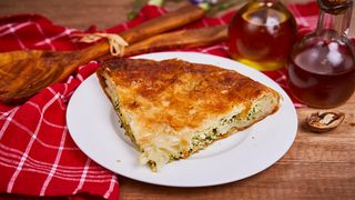 Burek sa spanaćem i sirom