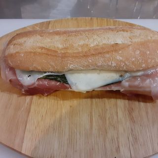 panino Raffinato con crudo zucchine formaggio
