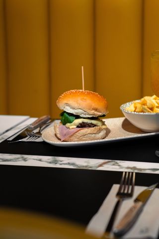 Hambúrguer Artesanal com Batata