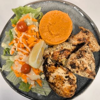 Пилешко филе с пюре от батат