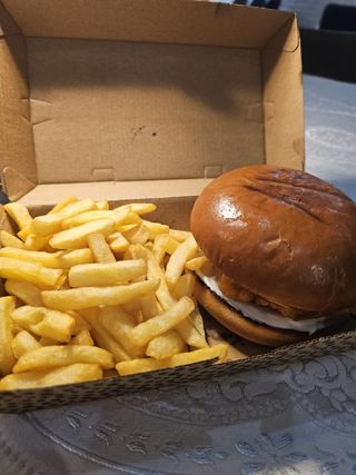 Пилешки(KFC)бургер (300г)