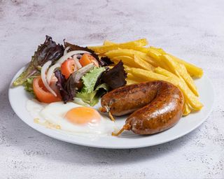 Alheira Leitão no Forno com Acompanhamento e ovo 