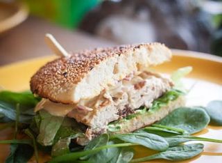 Sandviș cu pește (210 gr)