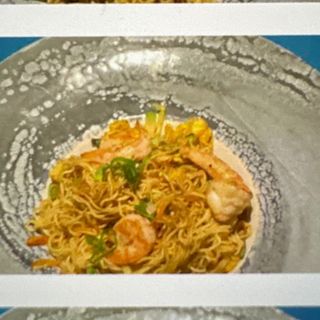 306. Pasta croccante con gamberi e verdure