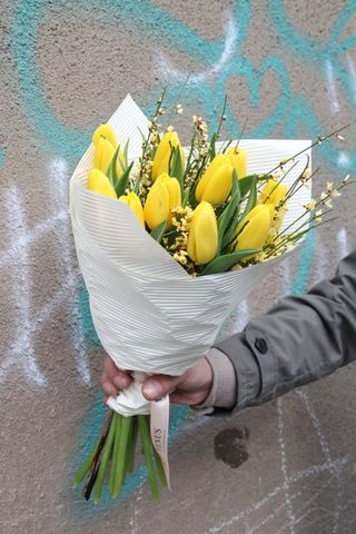 Buchet cu 11 lalele galbene