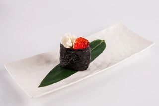 Гункан с икрой