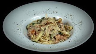 Tagliatelle cu somon si dovlecel