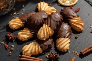 Fursecuri spritate cu ciocolata