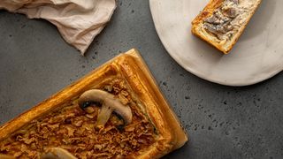 Киш с курицей и грибами