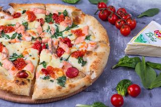 Піца З лососем та креветками