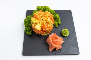 Salata Salmon fantasy avocado