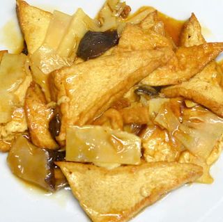 Tofu con bambu e funghi