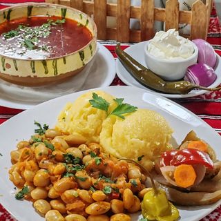 Meniul zilei 4 Bors de sfecla + Mancarica de fasole