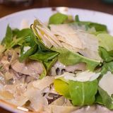 Tagliatelle con setas, solomillo, trufa, rucula y parmesano