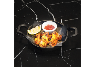 ALITAS DE POLLO CON SALSA TIJUANA