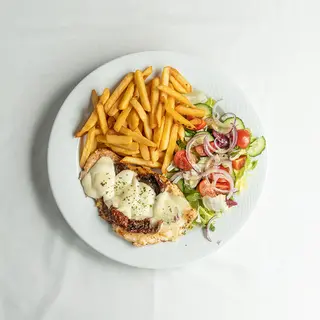 Zestaw z grillowaną piersią z kurczaka z suszonymi pomidorami