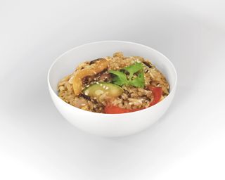 Стир-фрай рисом и овощами и курицей