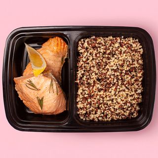 Ланч зі стейком лосося